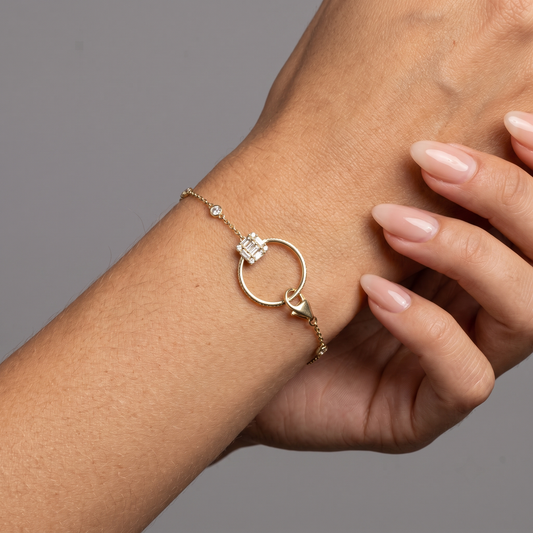 Baguette Diamond Circle Charm Bracelet in 14K Yellow Gold