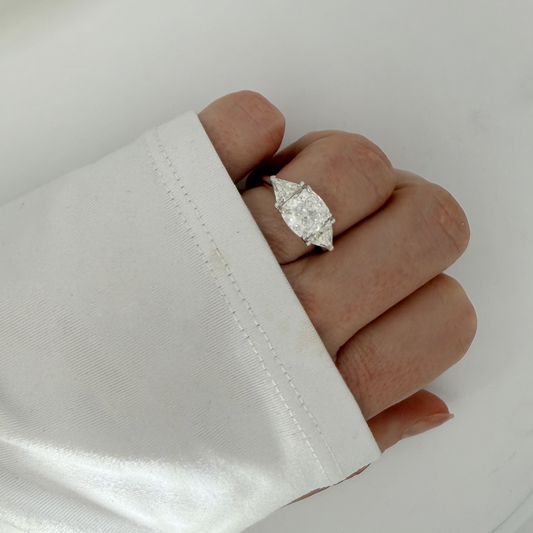 Cushion Cut Engagement Ring in 18K Gold