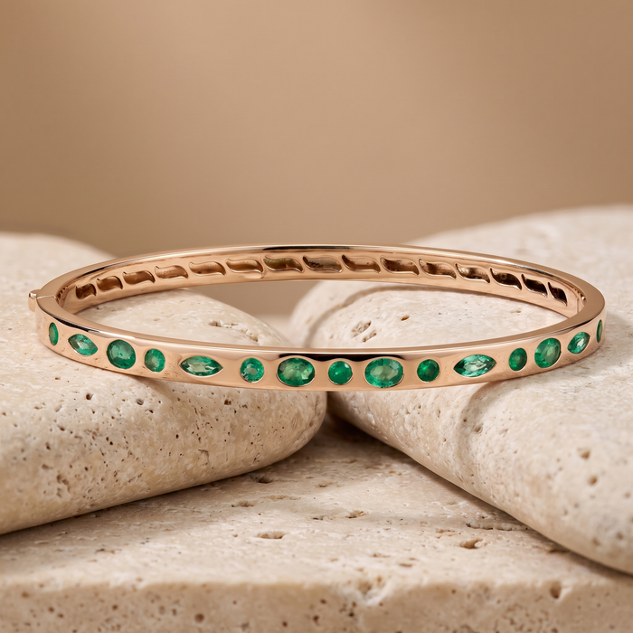 Dazzling Light Bangle Emerald Bracelet in 18K Yellow Gold