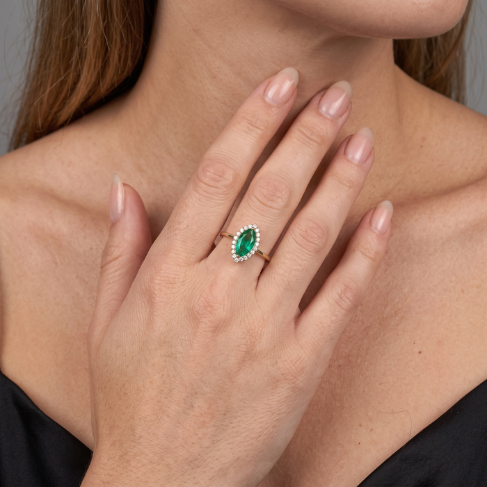 Oval Green Shiny Emerald 14K Diamond Ring