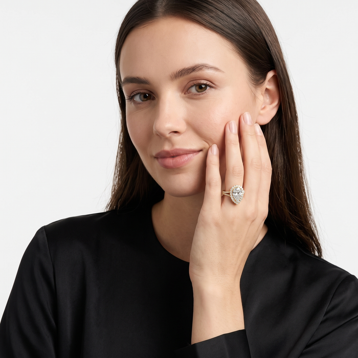 Pear Shape Halo Diamond Engagement Ring in 18K Gold