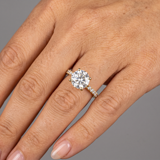 Round Brilliant Solitaire Engagement Ring in 18K Gold