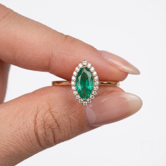 Oval Green Shiny Emerald 14K Diamond Ring