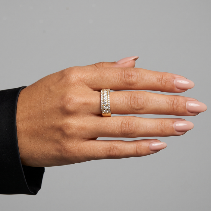 Round Cut Diamonds Shared Prong Setting Ring in 14K Gold