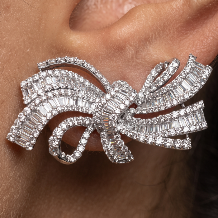 Twisted 218 Round Diamonds Earrings in 18K White Gold