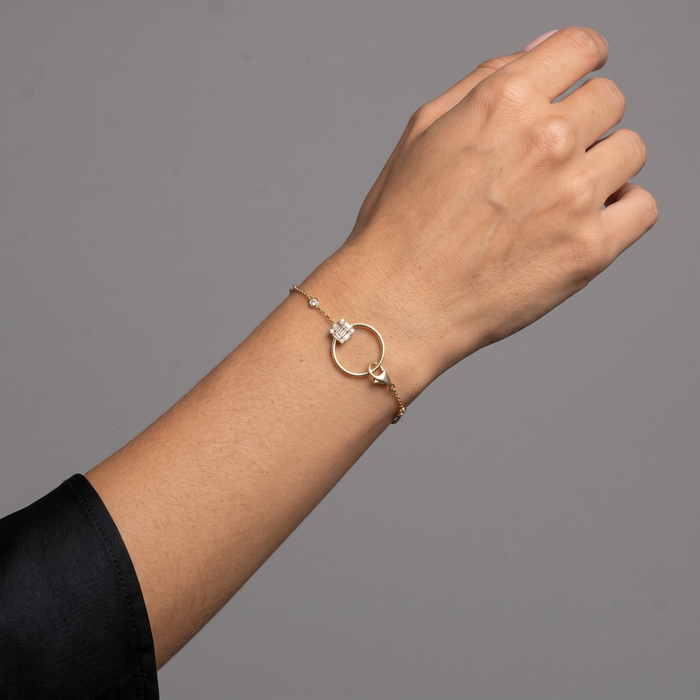 Baguette Diamond Circle Charm Bracelet in 14K Yellow Gold