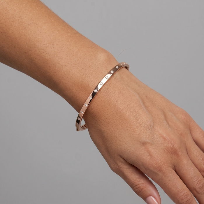 Retro Diamond Kiss Bangle Bracelet in 14K Yellow Gold