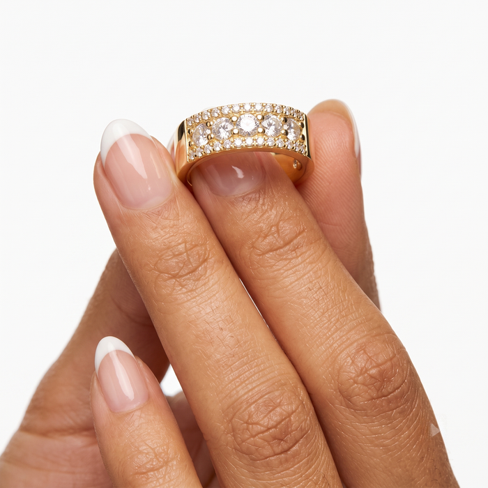 Round Cut Diamonds Shared Prong Setting Ring in 14K Gold