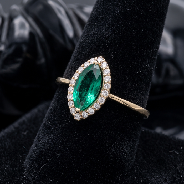 Oval Green Shiny Emerald 14K Diamond Ring