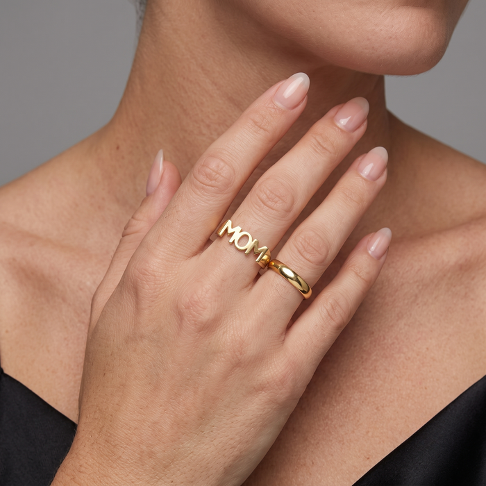 Polished Letter Mom Ring in 14K Yellow Gold