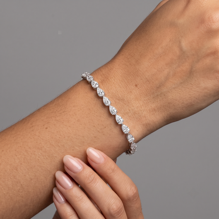 Pear Shaped Diamond Tennis Bracelet in 18K White Gold