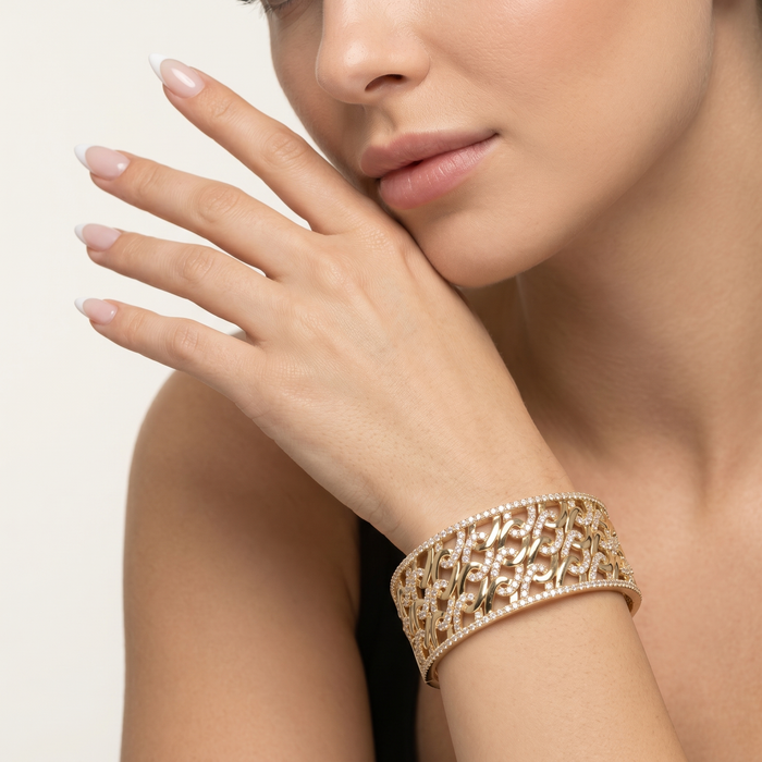 Diamond Bangle in 18K Yellow Gold