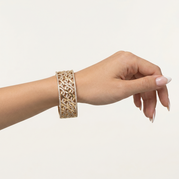 Diamond Bangle in 18K Yellow Gold