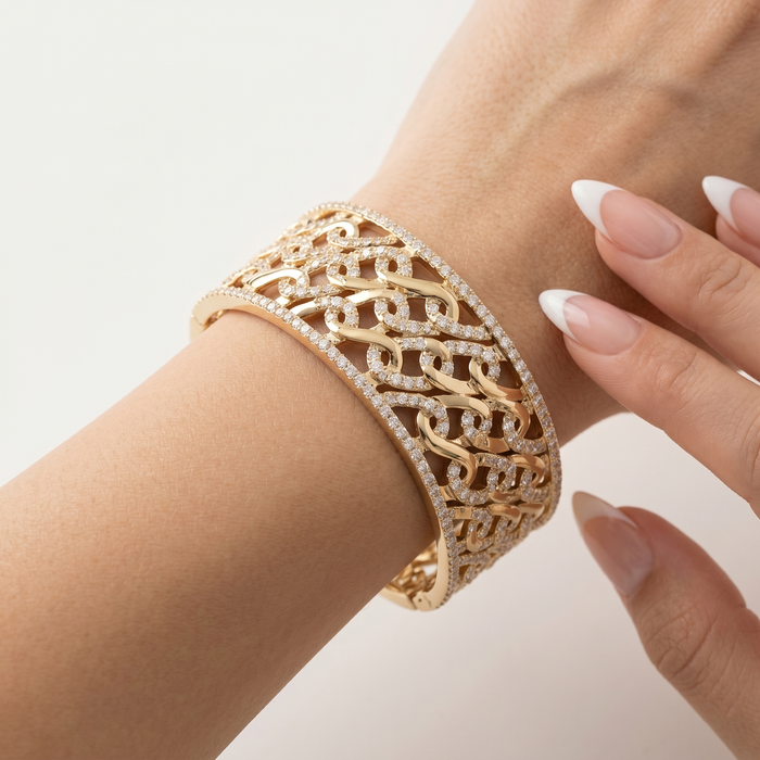 Diamond Bangle in 18K Yellow Gold