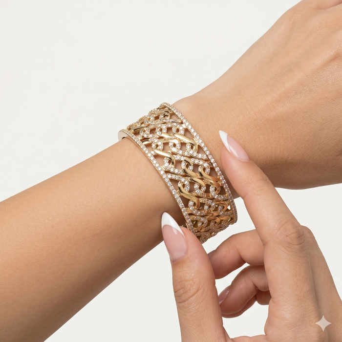 Diamond Bangle in 18K Yellow Gold