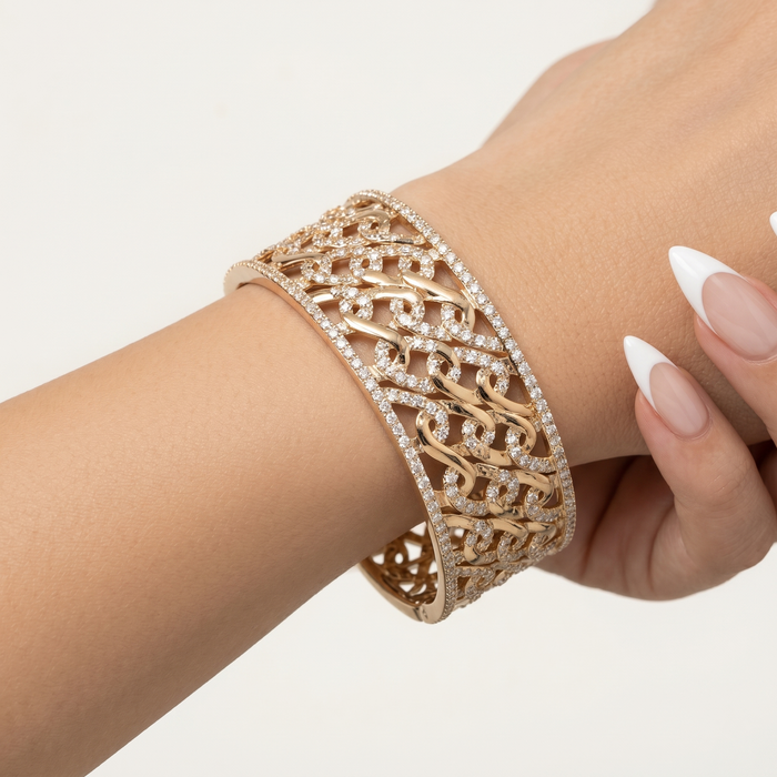 Diamond Bangle in 18K Yellow Gold