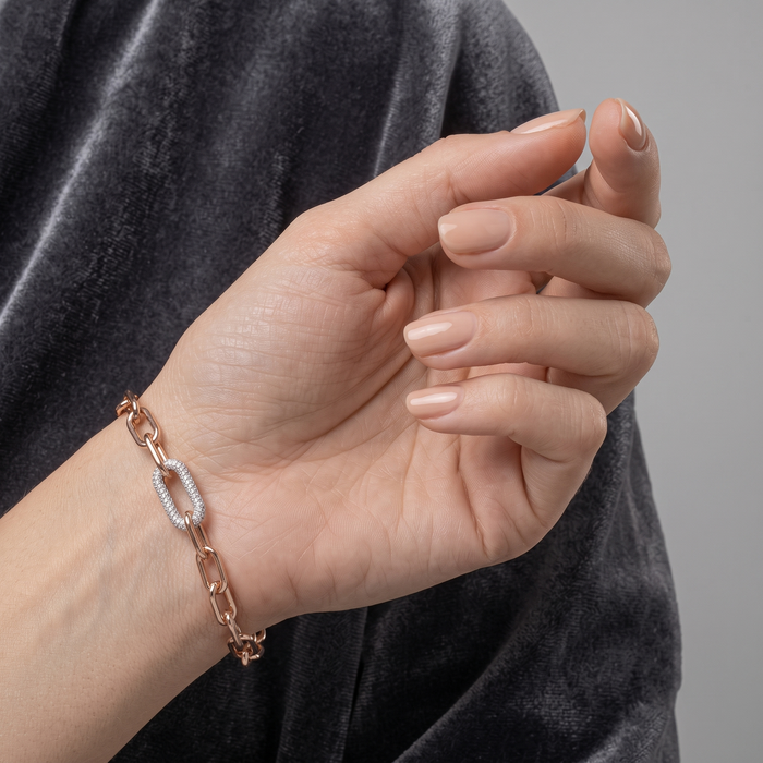 Interlocking Diamond Set Paperclip Bracelet in 14K Gold