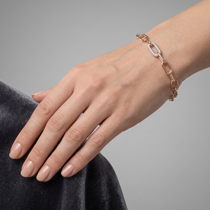 Interlocking Diamond Set Paperclip Bracelet in 14K Gold