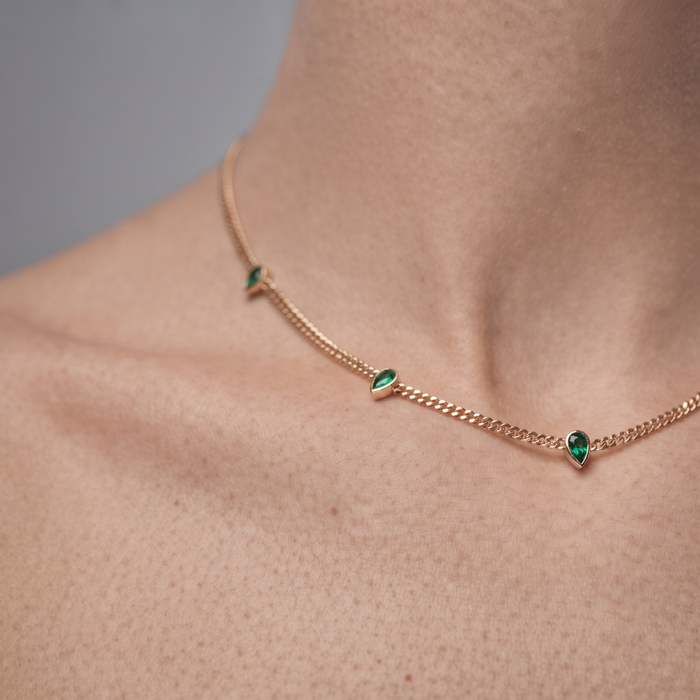 Emerald Teardrop Link Chain Necklace in 14K Yellow Gold