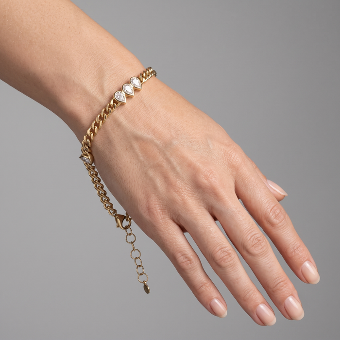 Pear Diamond Curb Chain Bracelet in 14K Yellow Gold