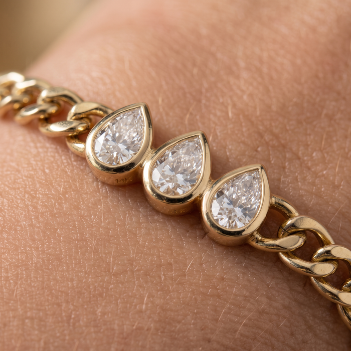Pear Diamond Curb Chain Bracelet in 14K Yellow Gold