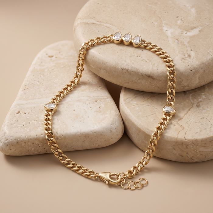 Pear Diamond Curb Chain Bracelet in 14K Yellow Gold
