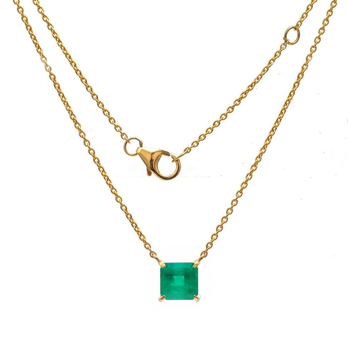 Classic Colombian Emerald 18K Yellow Gold Solitaire Necklace