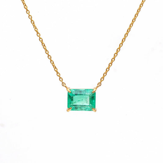 Luxury Colombian Emerald 18K Yellow Gold Solitaire Necklace