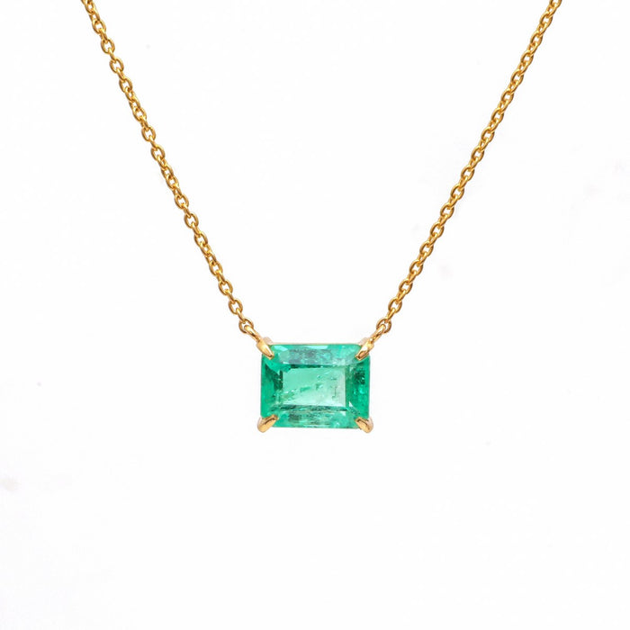 Luxury Colombian Emerald 18K Yellow Gold Solitaire Necklace