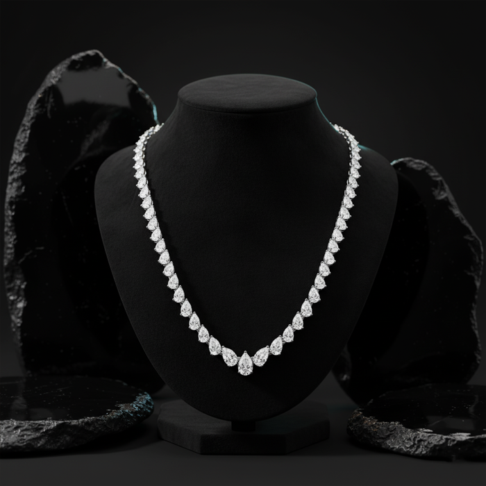 Round Diamond Pear Shaped Necklace in 18K Gold