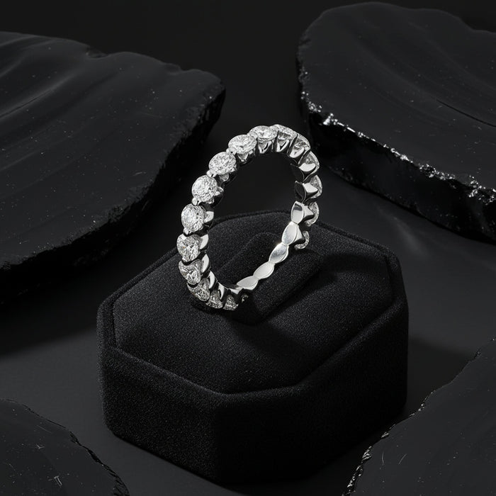 Round Diamond Eternity Shared Prong Ring in 18K Gold