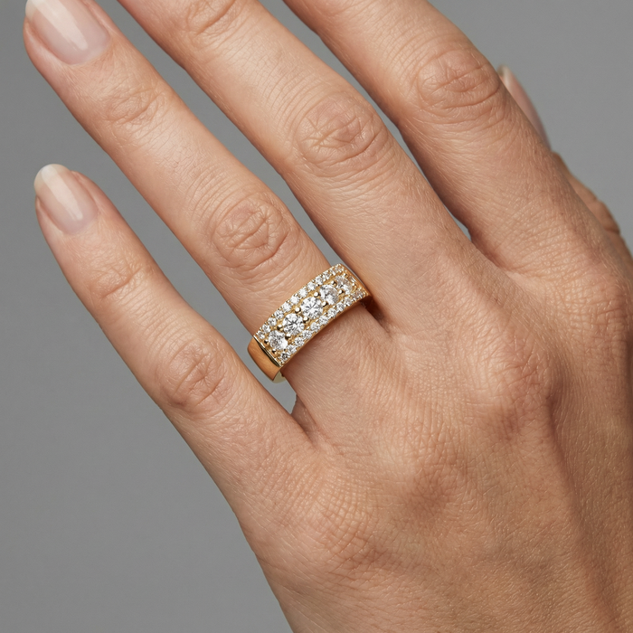 Round Cut Diamonds Shared Prong Setting Ring in 14K Gold