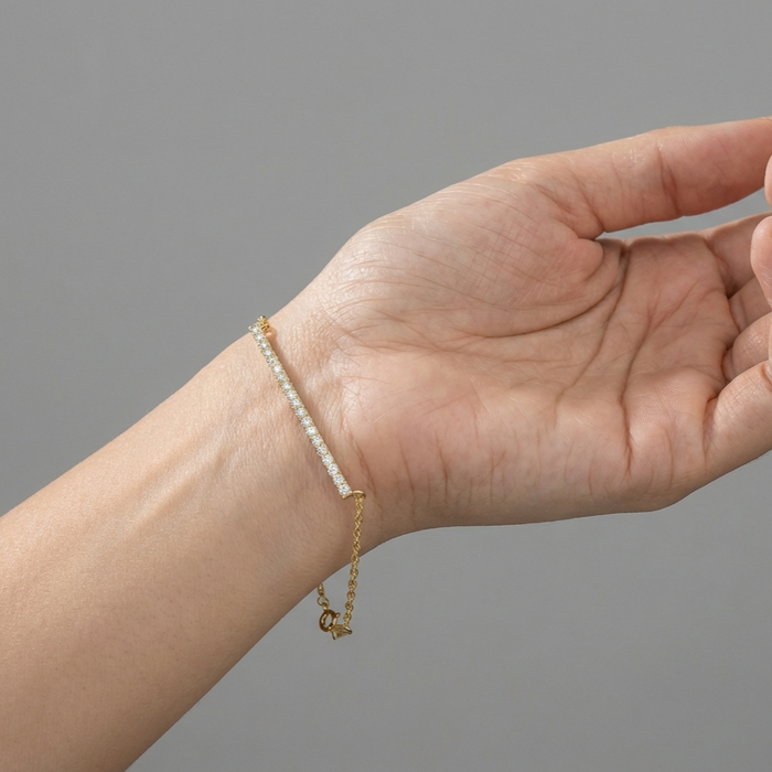 Round Cut Diamond Bar Bracelet in 14K Gold