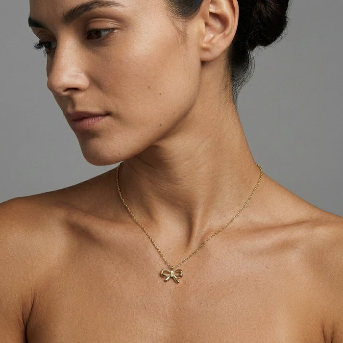 Round Diamond Ribbon Pendant Necklace in 14K Gold