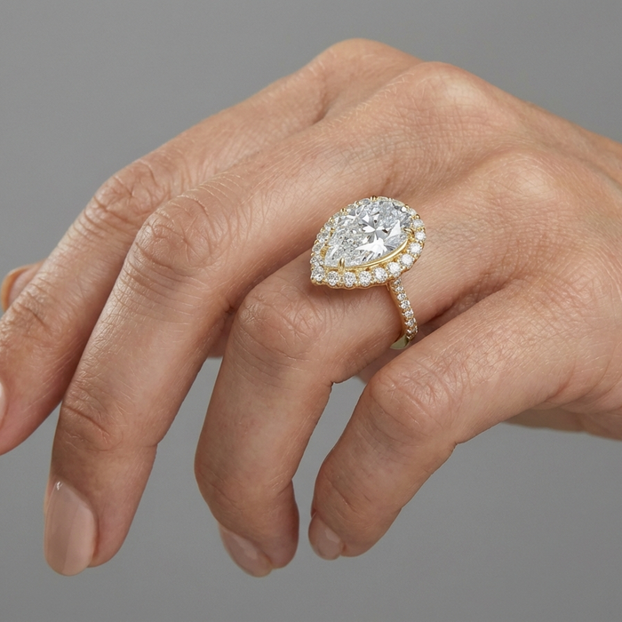 Pear Shape Halo Diamond Engagement Ring in 18K Gold