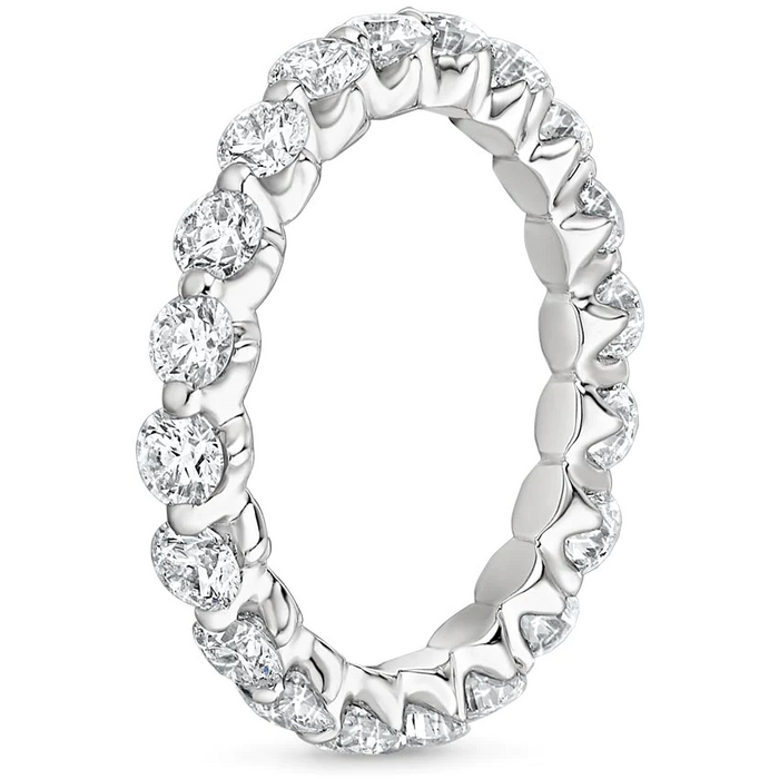 Round Diamond Eternity Shared Prong Ring in 18K Gold