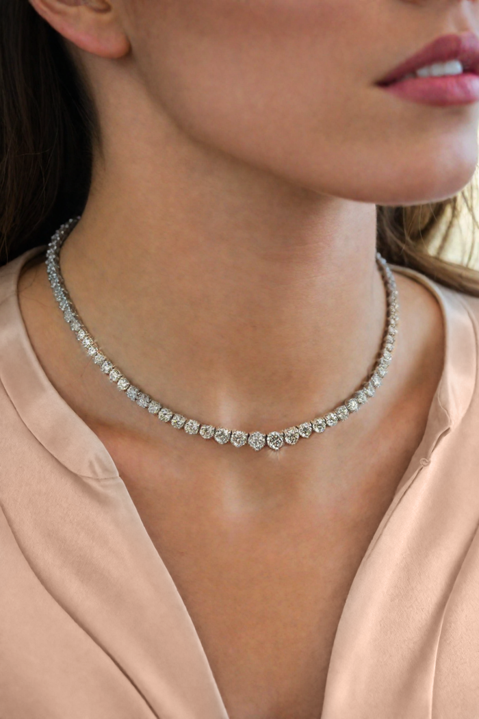 Classic Graduated Round Diamond Tennis Necklace in 18K Gold