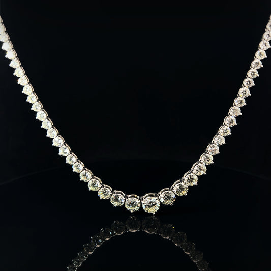Classic Graduated Round Diamond Tennis Necklace in 18K Gold