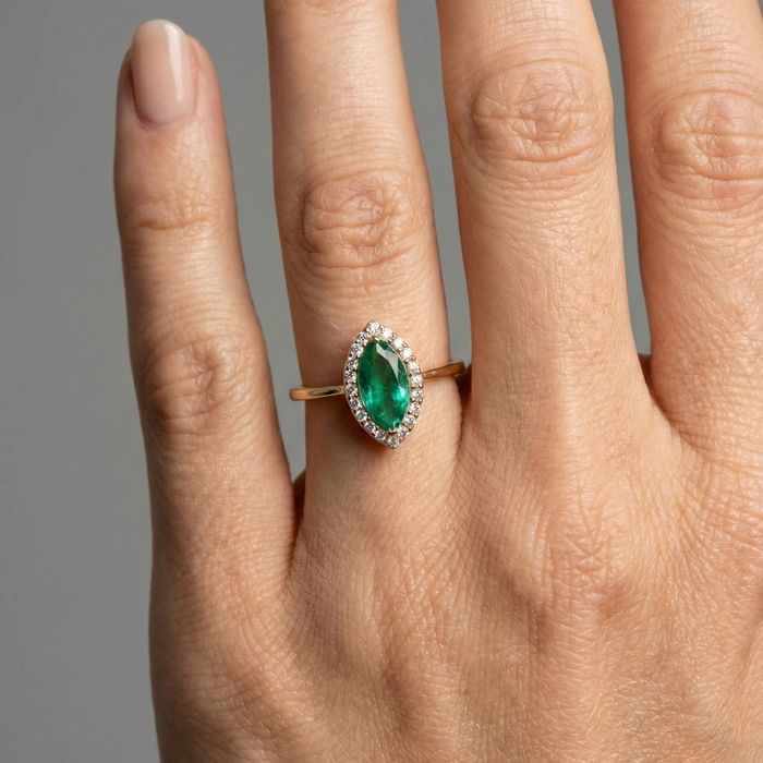 Oval Green Shiny Emerald 14K Diamond Ring