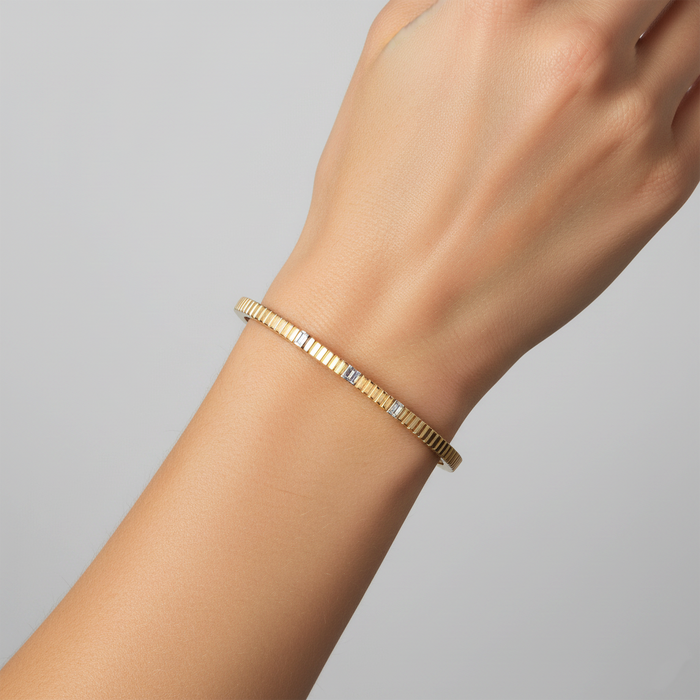 Chic Horizon Bangle Bracelet in 14K Yellow Gold
