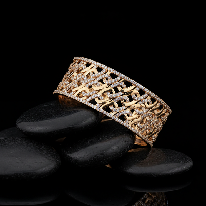Diamond Bangle in 18K Yellow Gold