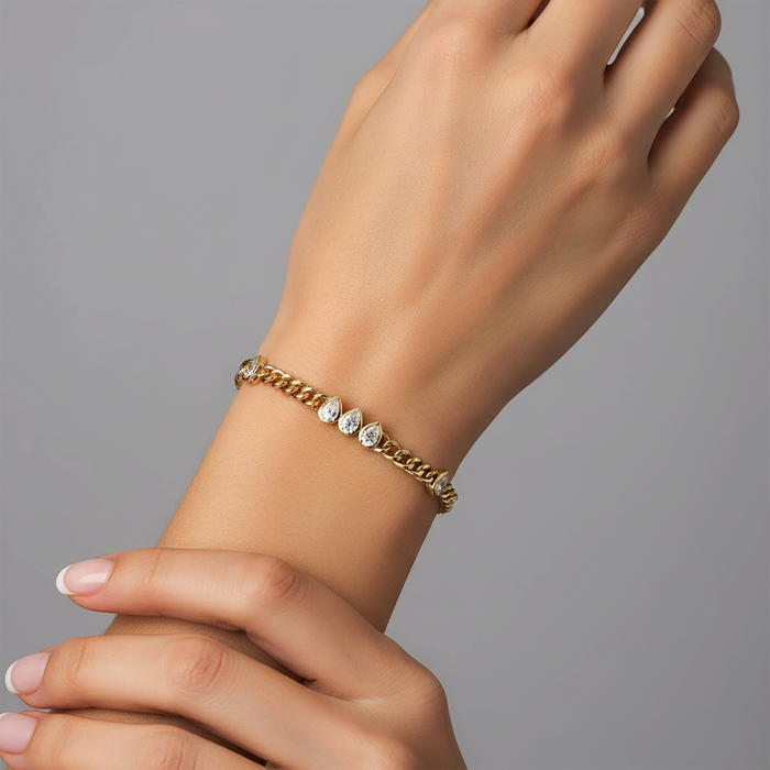 Pear Diamond Curb Chain Bracelet in 14K Yellow Gold