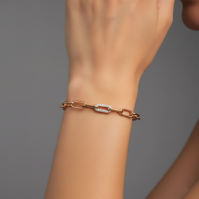 Interlocking Diamond Set Paperclip Bracelet in 14K Gold