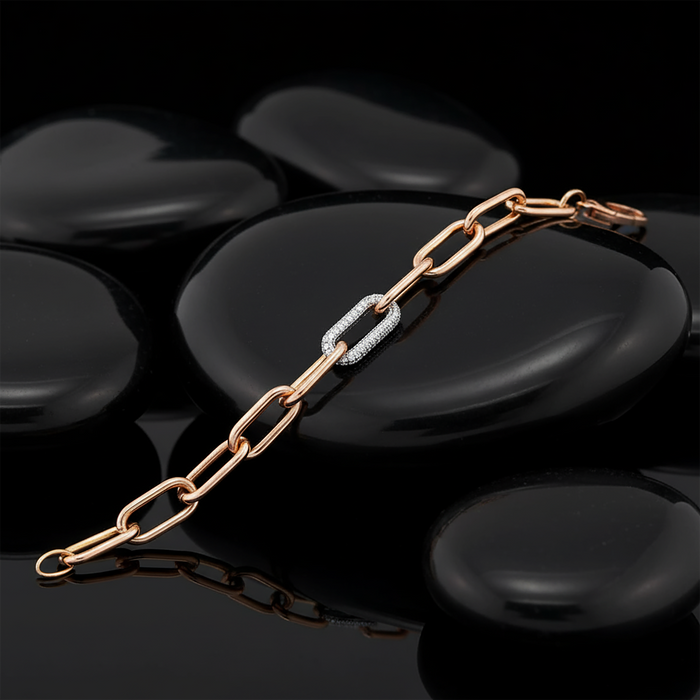 Interlocking Diamond Set Paperclip Bracelet in 14K Gold