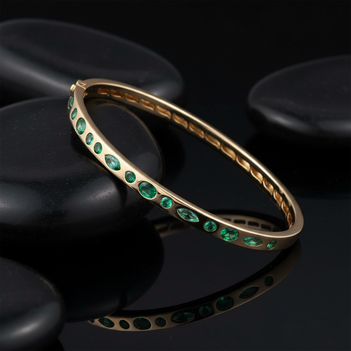 Dazzling Light Bangle Emerald Bracelet in 18K Yellow Gold
