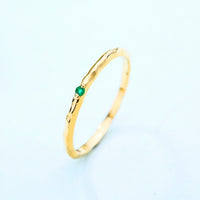 Hammered Band Solitaire Round Emerald Ring in 14K Yellow Gold