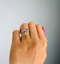 Round Brilliant Solitaire Engagement Ring in 18K Gold