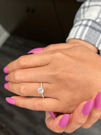 Round Brilliant Solitaire Engagement Ring in 18K Gold