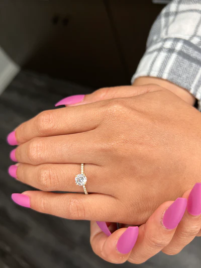 Round Brilliant Solitaire Engagement Ring in 18K Gold