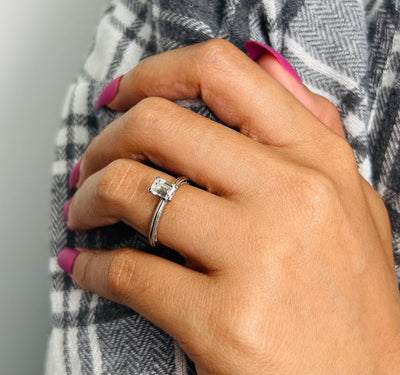 Millgrain Solitaire Engagement Ring in 18K Yellow Gold